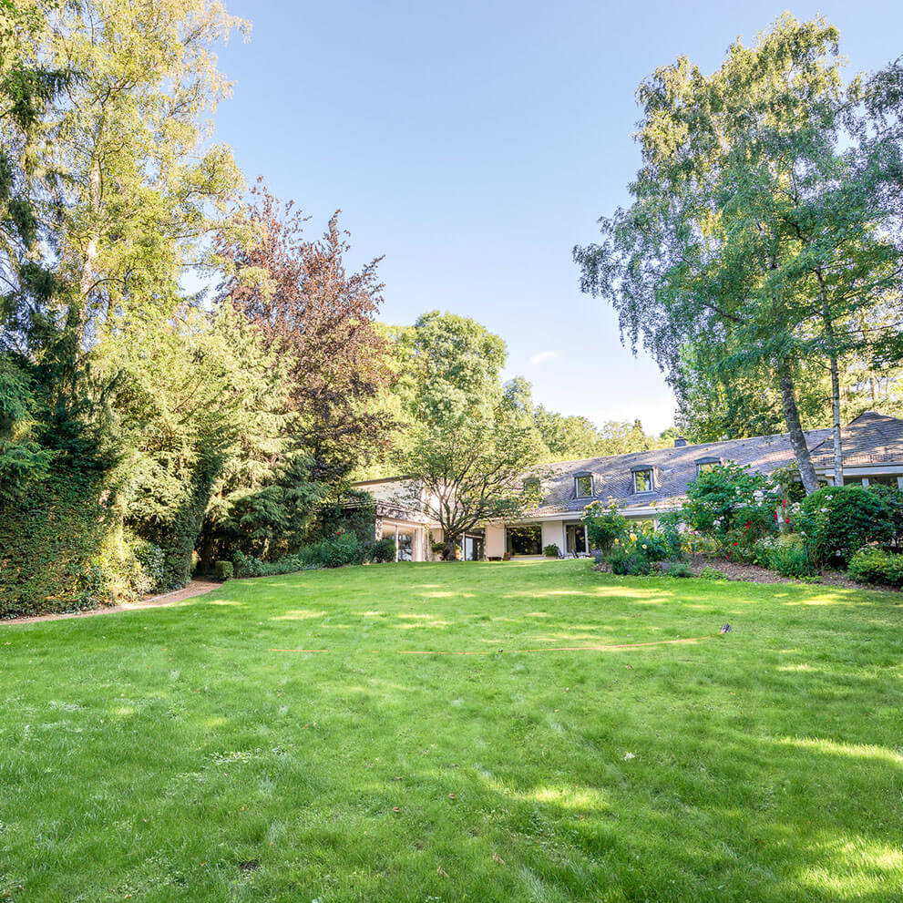 Villa in einzigartiger Lage mit großen parkähnlichem Garten in Königstein i. Ts. vermittelt durch Makler Eberhard Horn Real Estate