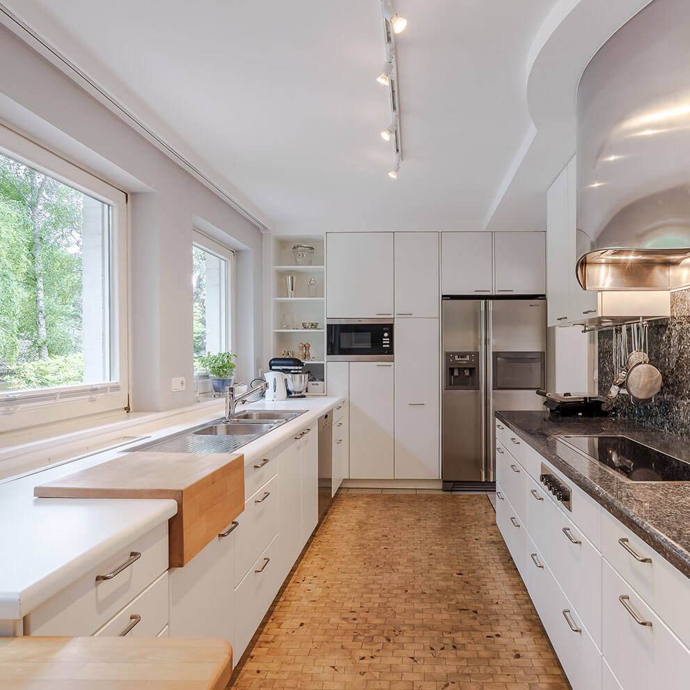 Helle Küche in Villa, Makler Eberhard Horn Real Estate