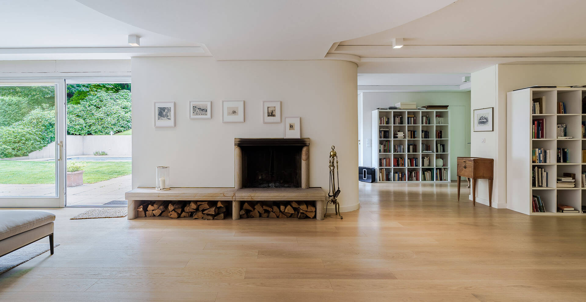 Kamin in Wohnzimmer der einladenden Familienvilla vermarktet durch Eberhard Horn Real Estate